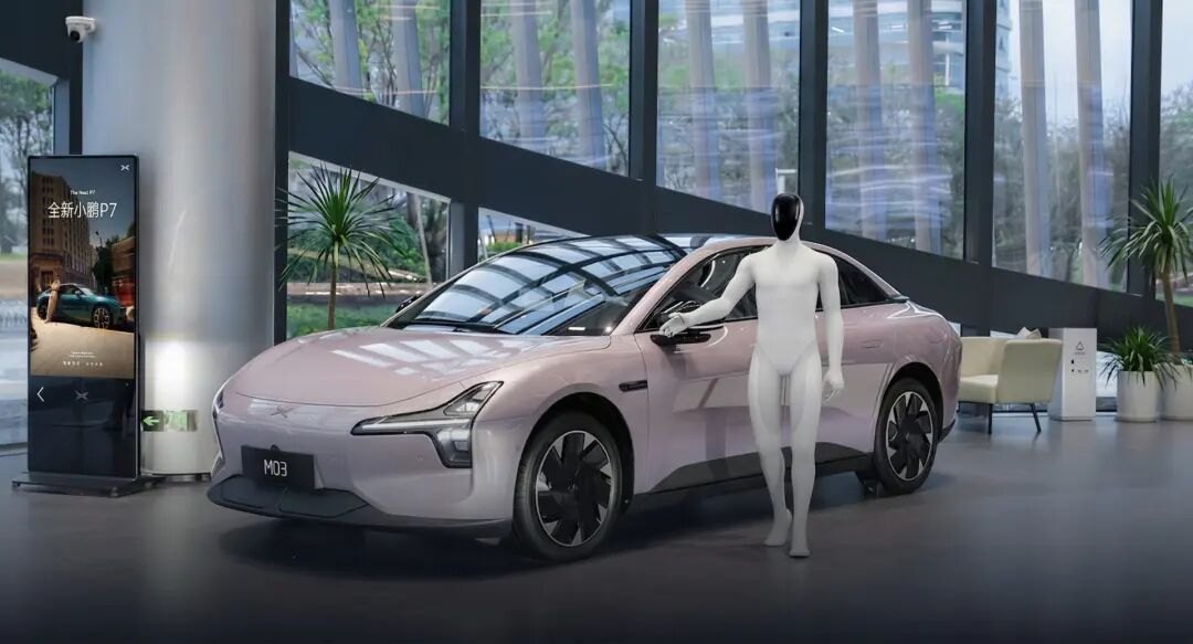 何小鹏发内部信:兼任机器人业务CEO,力争2026年底量产人形机器人IRON,并率先在小鹏门店商用